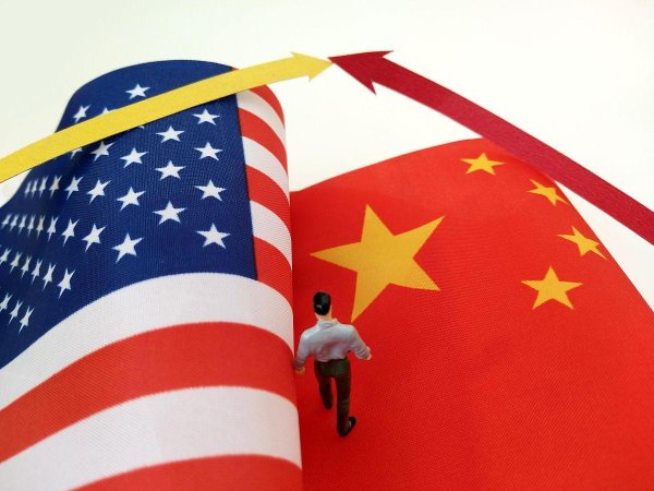 股票配资杠杆 美国关税重拳出击，全球经济增速为何被IMF猛砍0.5%？